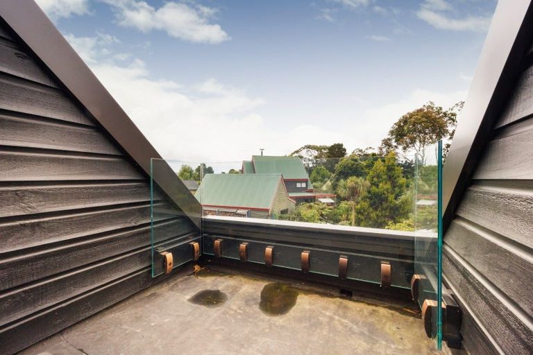 Photo of property in 11 Hillgrove Place, Fitzherbert, Palmerston North, 4410