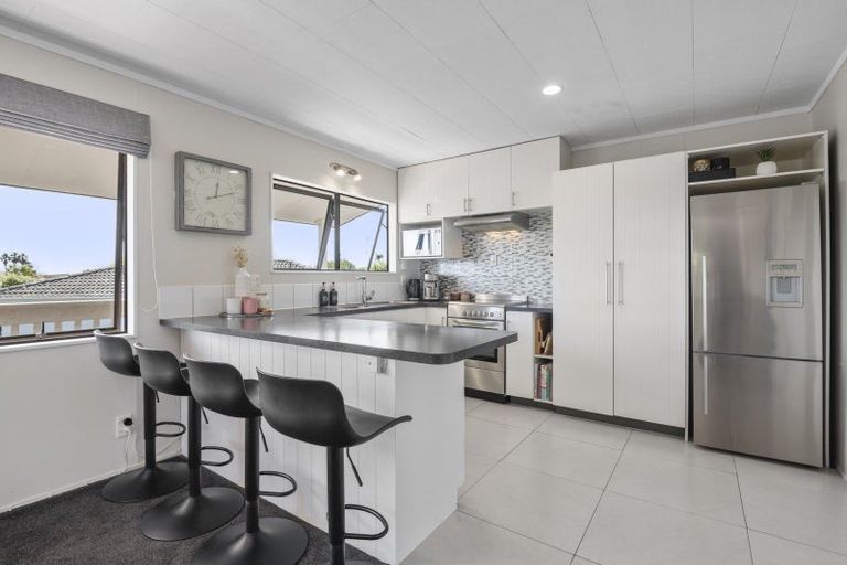 Photo of property in 8 Leaming Place, Clarks Beach, 2122