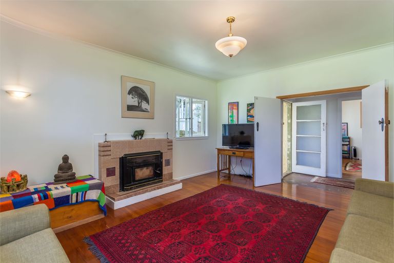 Photo of property in 14 Eastglen Road, Glen Eden, Auckland, 0602