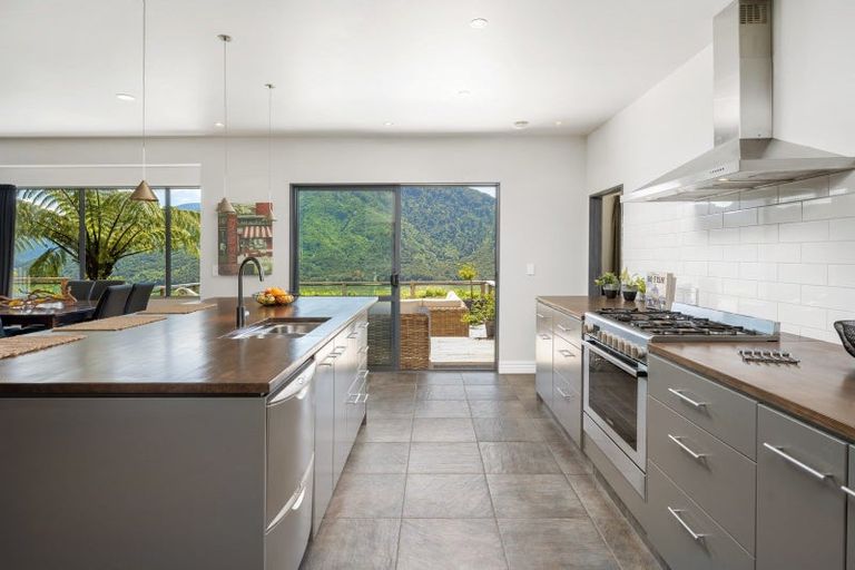 Photo of property in 63 Tepuia Heights, Havelock, Picton, 7281