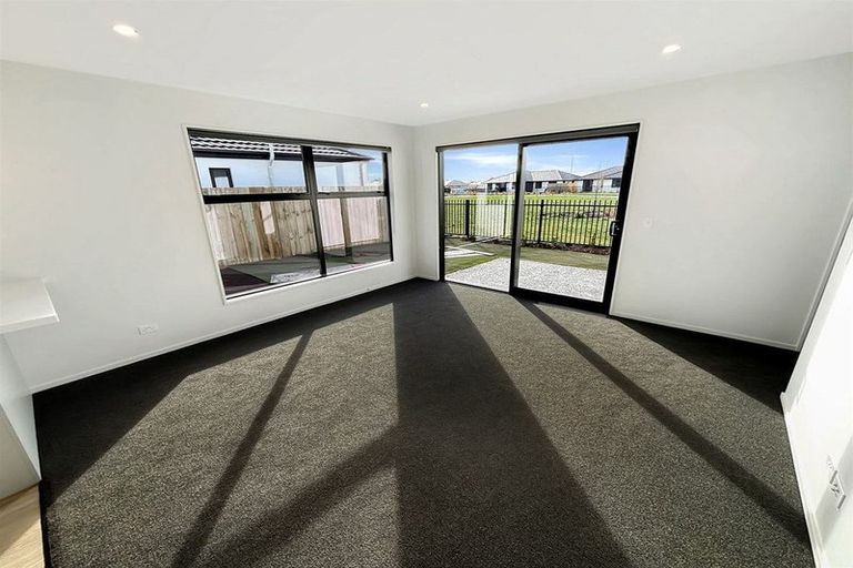 Photo of property in 2 Riroriro Lane, Halswell, Christchurch, 8025