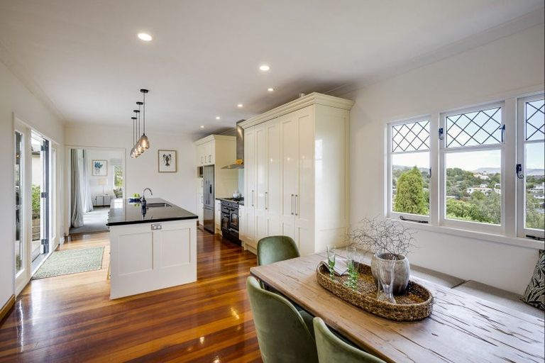 Photo of property in 44 Busby Hill, Havelock North, 4130