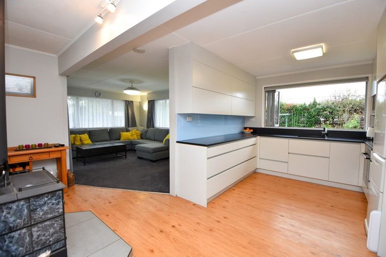 Photo of property in 76 Victoria Street, Carterton, 5713