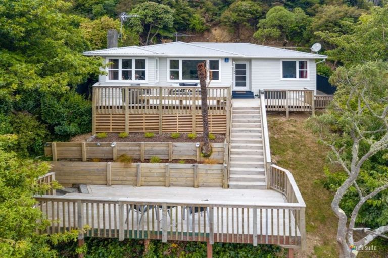 Photo of property in 16 Manor Drive, Stokes Valley, Lower Hutt, 5019