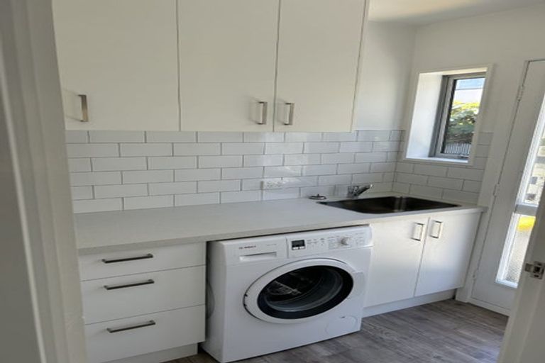 Photo of property in 2/12 Keoghs Lane, St Albans, Christchurch, 8014