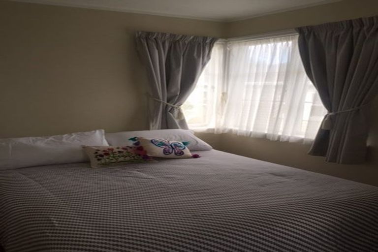 Photo of property in 1/18 Roberts Road, Glenfield, Auckland, 0629