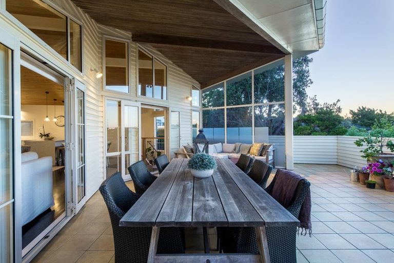 Photo of property in 2/93 Kowhai Road, Mairangi Bay, Auckland, 0630