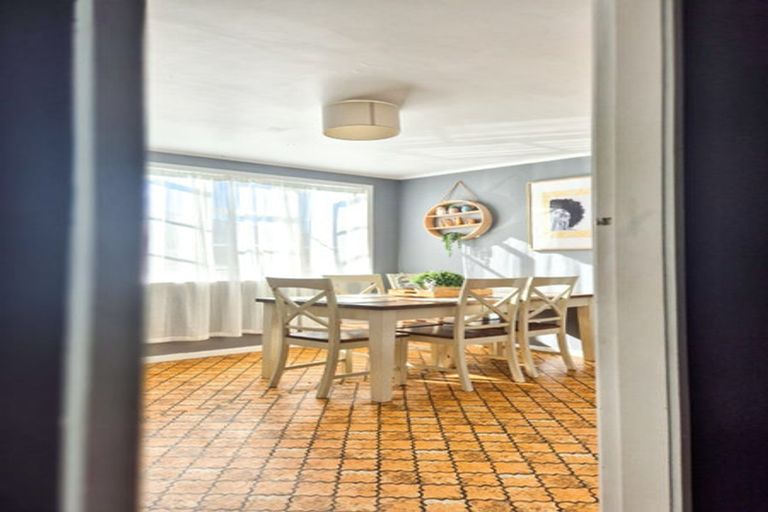 Photo of property in 35 Ross Crescent, Fairfield, Hamilton, 3214