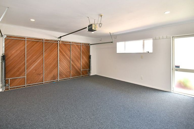Photo of property in 106 Lakeside Drive, Orewa, 0931