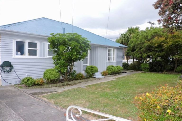 Photo of property in 5 Rumgay Street, Fairfield, Lower Hutt, 5011