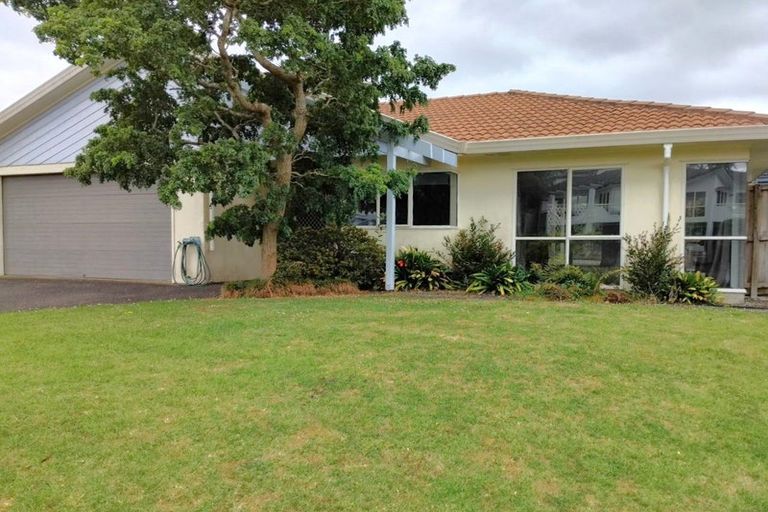 Photo of property in 9 Harbour Lights Close, West Harbour, Auckland, 0618