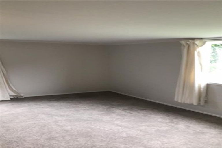 Photo of property in 30 Silverstone Place, Henderson, Auckland, 0612