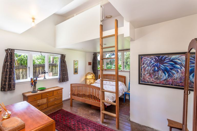 Photo of property in 14 Eastglen Road, Glen Eden, Auckland, 0602