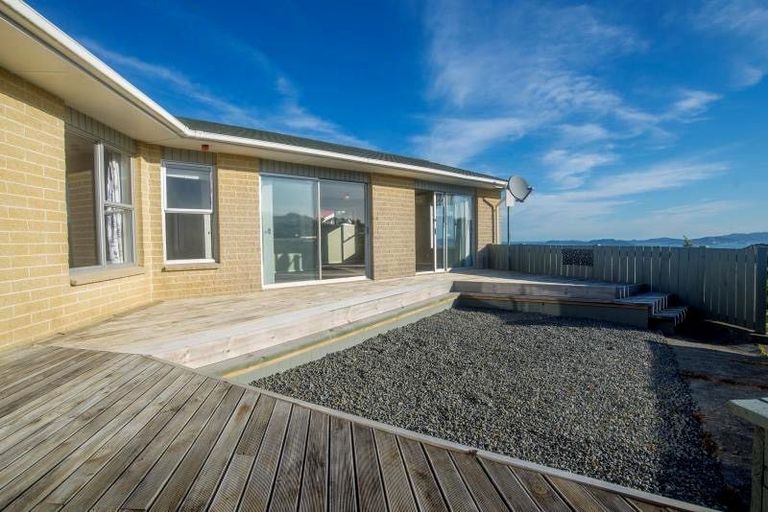 Photo of property in 5 Peach Tree Grove, Maungaraki, Lower Hutt, 5010