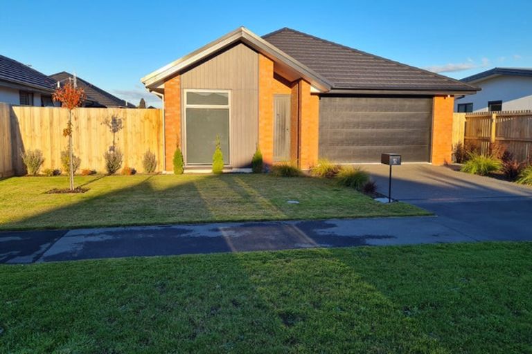 Photo of property in 32 Blakes Road, Belfast, Christchurch, 8051