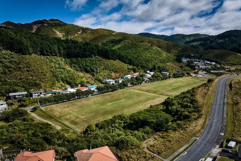 Photo of property in 22 Domanski Crescent, Owhiro Bay, Wellington, 6023
