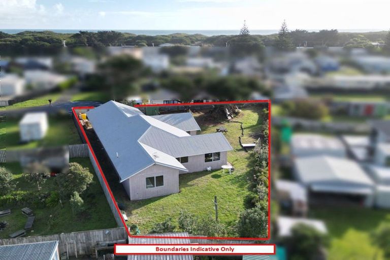 Photo of property in 4 Muritai Grove, Himatangi Beach, Foxton, 4891