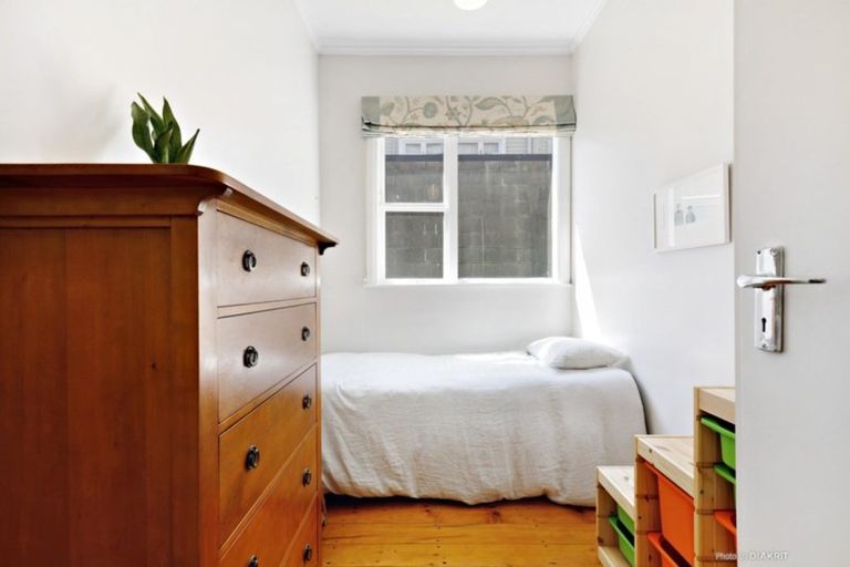 Photo of property in 9 Trent Street, Island Bay, Wellington, 6023