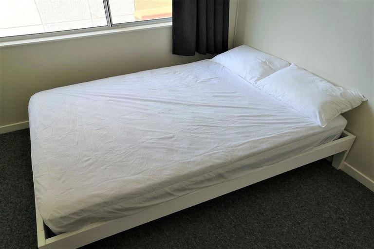 Photo of property in Terrace Tower Apartments, 10e/126 The Terrace, Wellington Central, Wellington, 6011