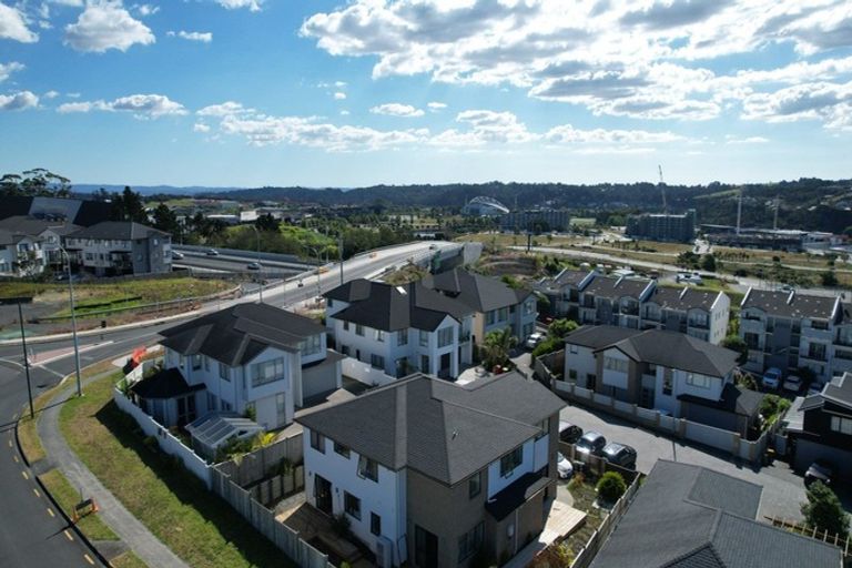 Photo of property in 109 Medallion Drive, Oteha, Auckland, 0632