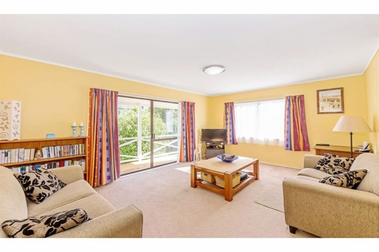 Photo of property in 2/546 Glenfield Road, Glenfield, Auckland, 0629