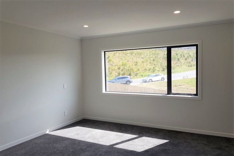 Photo of property in 1 Opaoa Way, Aotea, Porirua, 5024