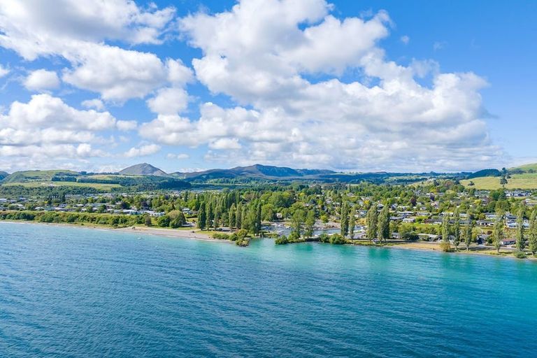 Photo of property in 10 Yasmin Lane, Kinloch, Taupo, 3377