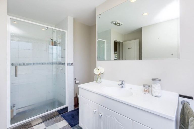 Photo of property in 44 Sunbrae Drive, Silverstream, Upper Hutt, 5019