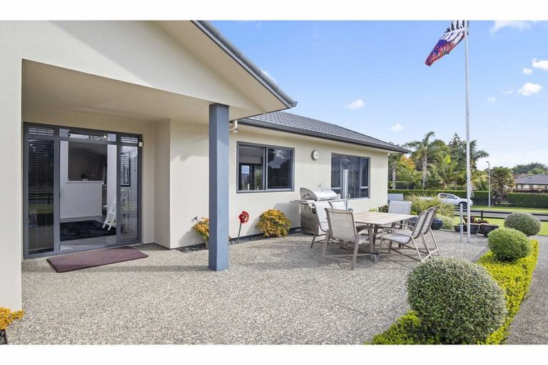 Photo of property in 1 Gleaming Place, Waiuku, 2123