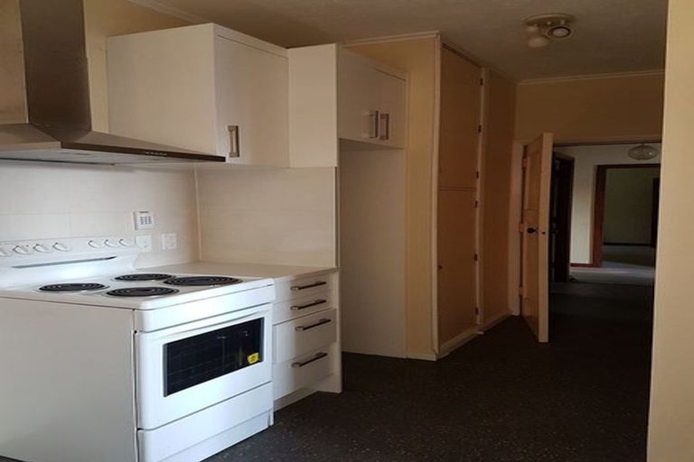 Photo of property in 2/3170 Great North Road, New Lynn, Auckland, 0600