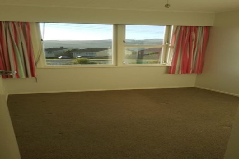 Photo of property in 1 Mckelvey Place, Tawa, Wellington, 5028