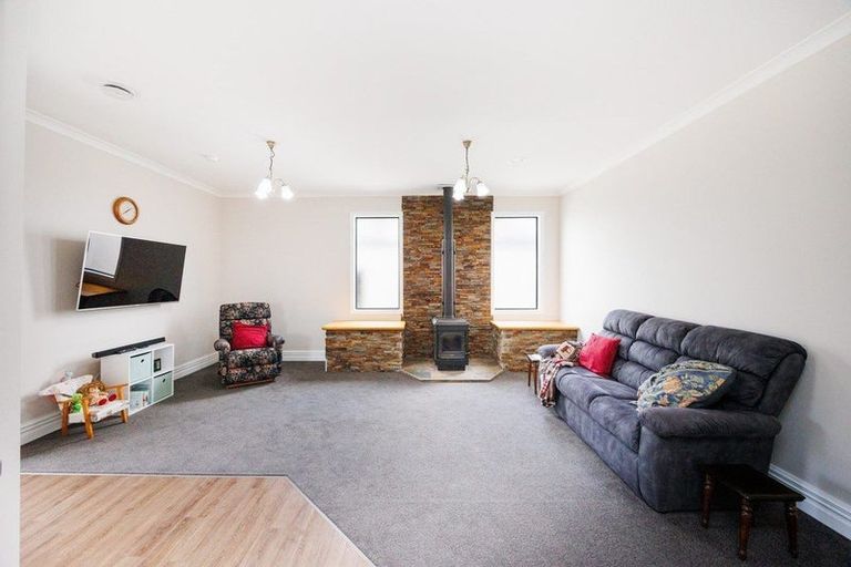 Photo of property in 121/123 High Street, Bulls, 4818