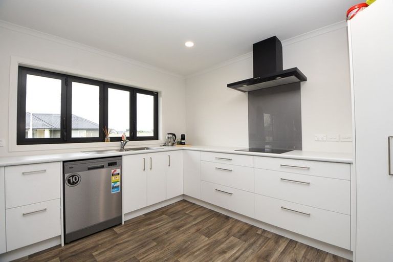 Photo of property in 1 Molesworth Street, Carterton, 5713