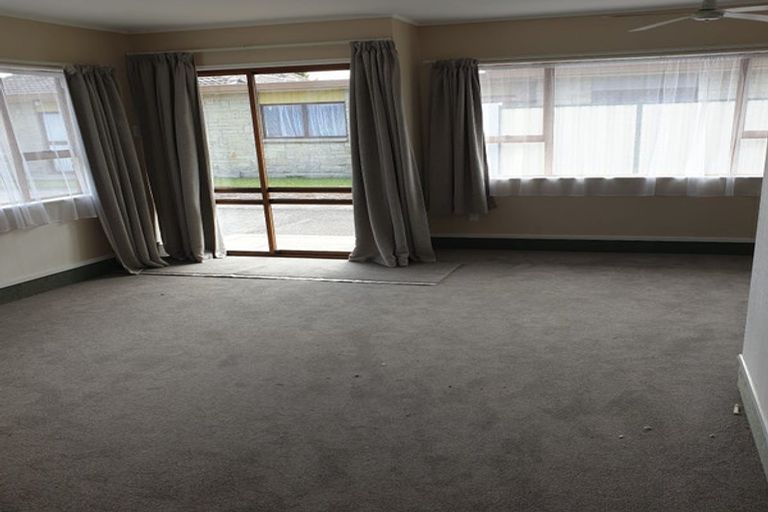 Photo of property in 17a Edgewater Parade, Waiuku, 2123