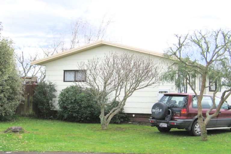 Photo of property in 18 Kentucky Crescent, Nawton, Hamilton, 3200