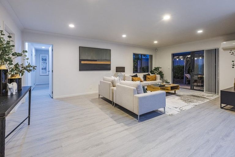 Photo of property in 12 Senator Drive, Manurewa, Auckland, 2105