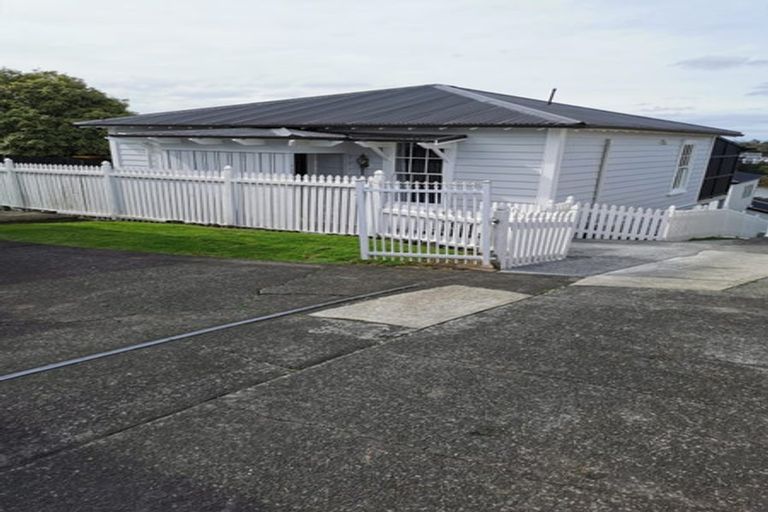 Photo of property in 4/141 Colwill Road, Massey, Auckland, 0614