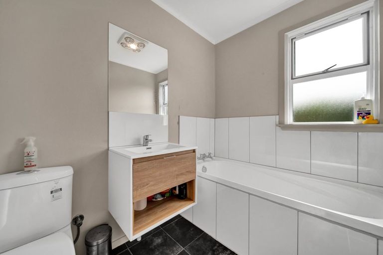 Photo of property in 3 Disraeli Street, Hawera, 4610