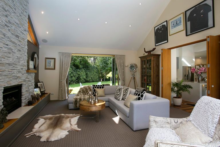 Photo of property in 5 Cameron Drive, Acacia Bay, Taupo, 3385