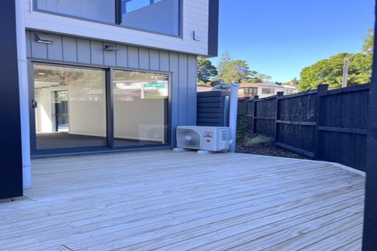 Photo of property in 2a Garner Place, Glenfield, Auckland, 0629