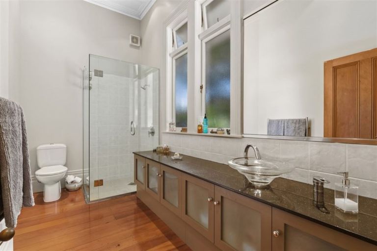 Photo of property in 11 Maritime Terrace, Birkenhead, Auckland, 0626
