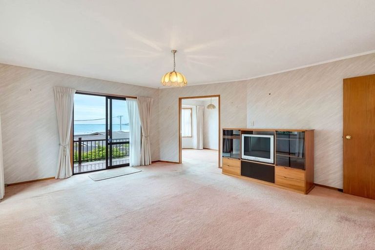 Photo of property in 2/30 Manly Esplanade, Browns Bay, Auckland, 0630