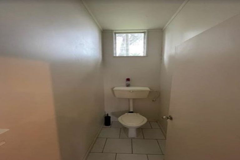 Photo of property in 17 Sylvan Crescent, Te Atatu South, Auckland, 0610