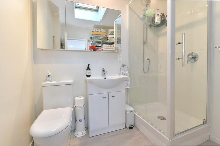 Photo of property in 6/18 Parr Terrace, Castor Bay, Auckland, 0620