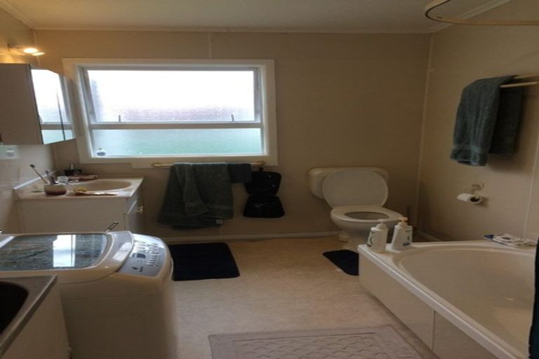 Photo of property in 28 Drake Street, Waikawa Beach, Levin, 5573