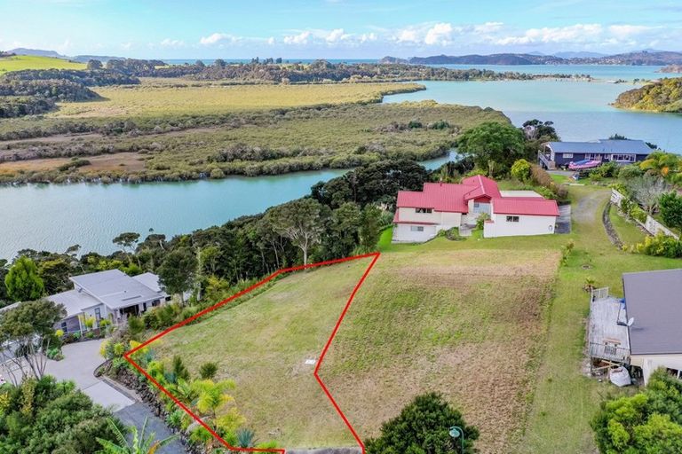 Photo of property in 14 Waterview Place, Haruru, 0204