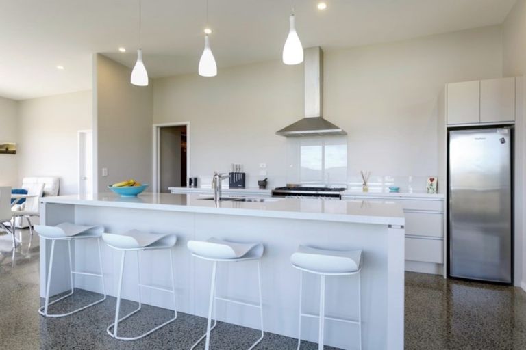 Photo of property in 32 Piro Place, Acacia Bay, Taupo, 3385