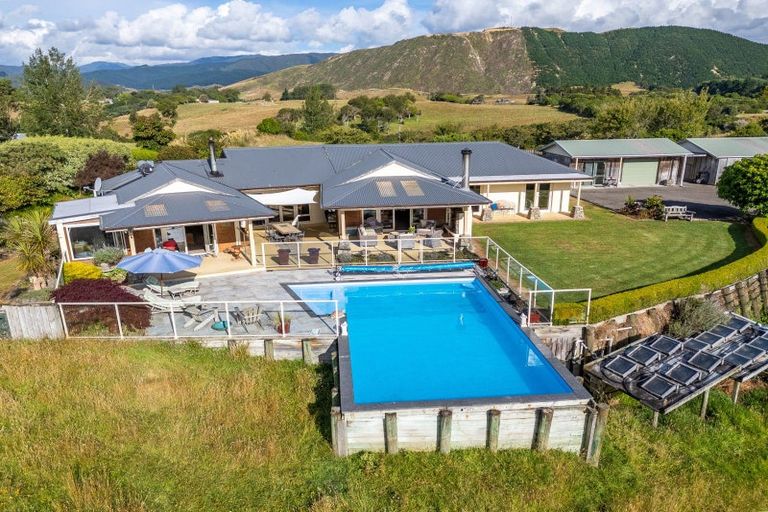 Photo of property in 101 Forest Lakes Road, Otaki, 5583