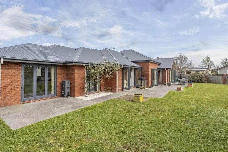 Photo of property in 18 Sycamore Close, Rangiora, 7400