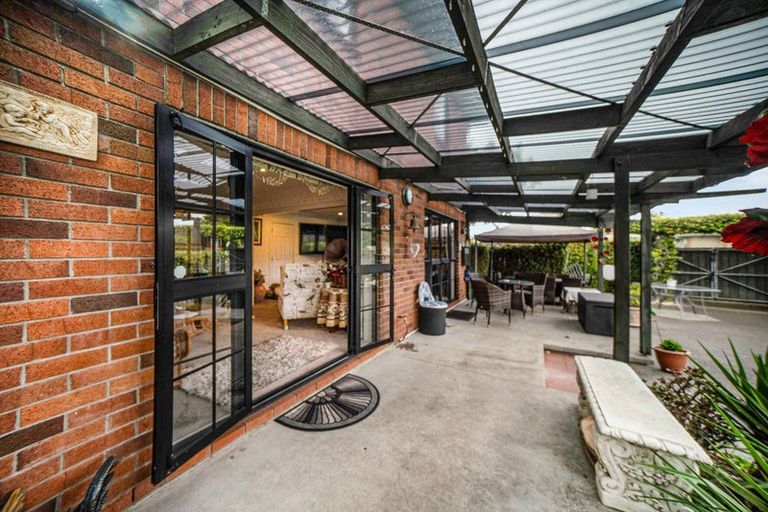 Photo of property in 16 Len Garlick Place, Pahurehure, Papakura, 2113